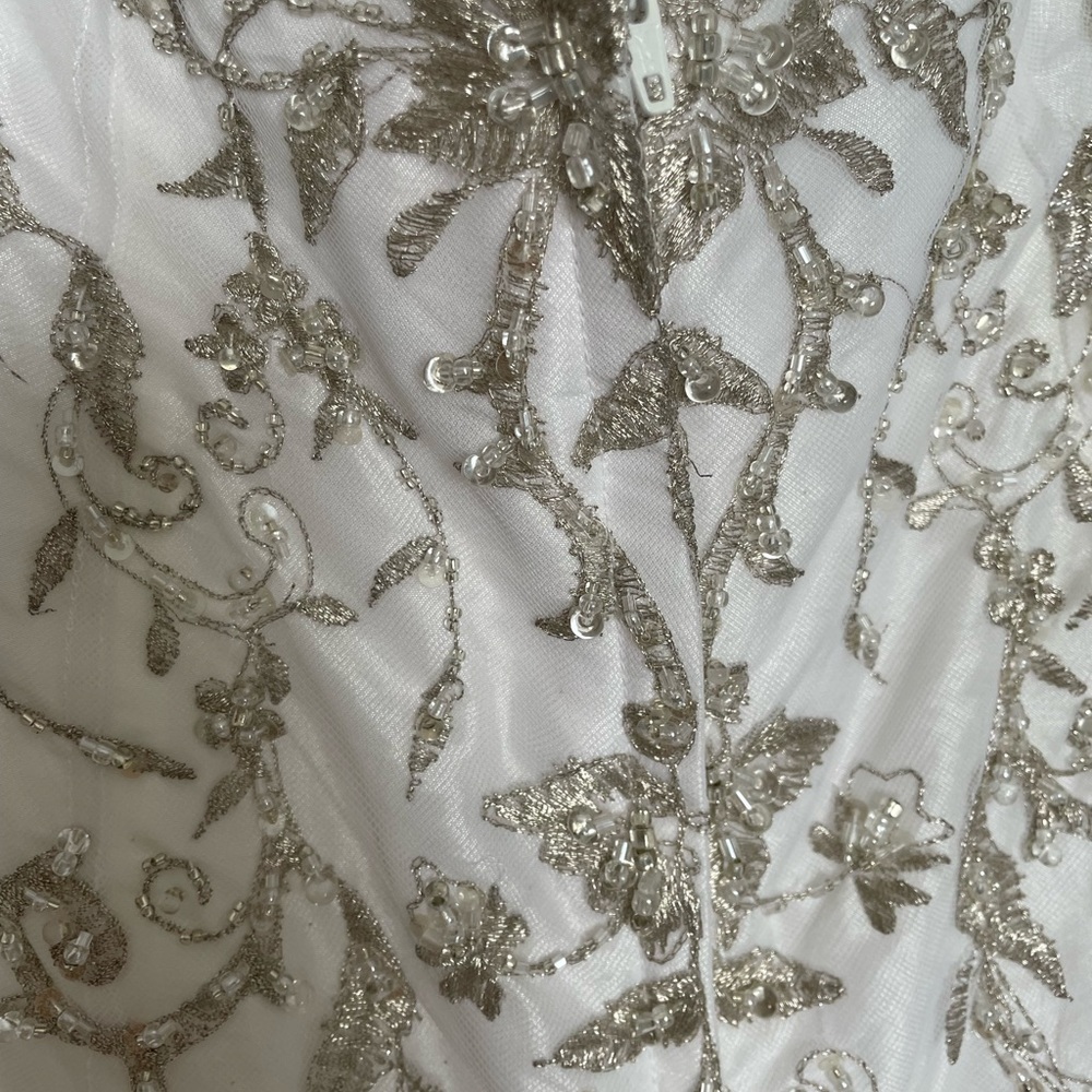 Mori Lee Wedding dress. Color white. Size 16. - Picture 6 of 11